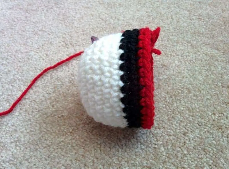 crochet-ball-pokeballs-5