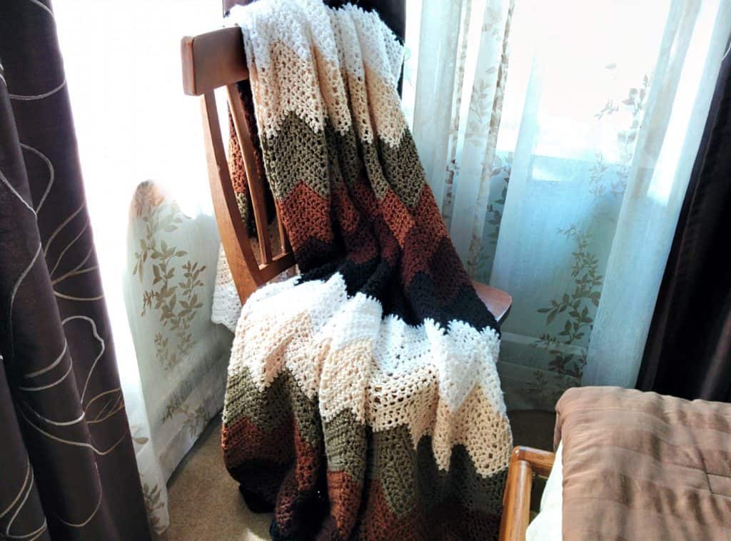 Mocha Ripple Throw: An Easy Crochet Chevron Pattern