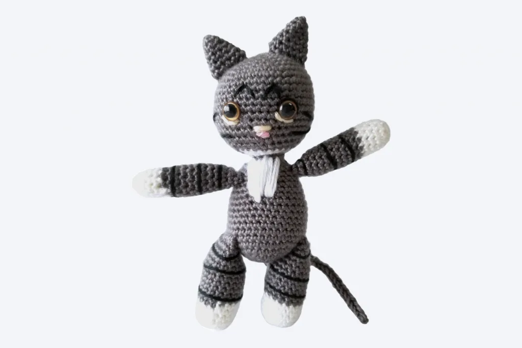 Bella the Cat: Free Crochet Pattern for a Spooky Black Cat Plushie